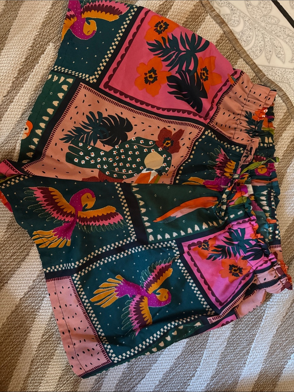 Floral Parrot Print Elastic Waist Women’s Shorts - Pink & Teal